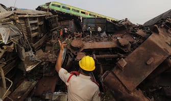 epa10669891 The National Disaster Response Force Rescue continues work at the site of a train accident at Odisha Balasore, India, 03 June 2023. Over 200 people died and more than 900 were injured after three trains collided one after another. According to railway officials the Coromandel Express, which operates between Kolkata and Chennai, crashed into the Howrah Superfast Express.  EPA/PIYAL ADHIKARY REISSUED WITH ALTERNATE CROP