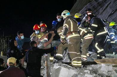 Ucraina, colpita zona residenziale a Dnipro: almeno 13 feriti