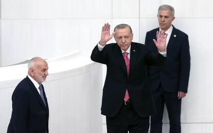 Turchia, il giuramento di Erdogan: "Lavorerò per proteggere il paese"