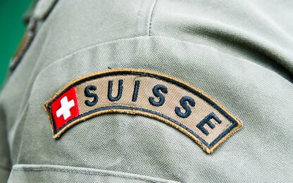 Svizzera, uomo cambia sesso per evitare il servizio militare