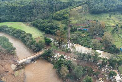 Ciclone si abbatte sul Brasile, 11 morti e 19 dispersi