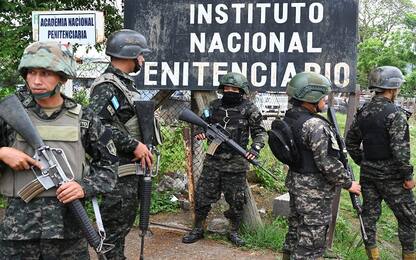 Honduras, scontro tra gang rivali: 46 donne morte in penitenziario
