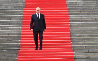 epa10713492 Russian President Vladimir Putin before addressing units of the Russian Defence Ministry, the Russian National Guard Troops (Rosgvardiya), the Russian Ministry of Internal Affairs (MVD), the Russian Federal Security Service (FSB) and the Russian Federal Protective Service (FSO), who ensured order and legality during the mutiny, at the Kremlin, in Moscow, Russia, 27 June 2023. "Units of the Ministry of Defense, the National Guard, employees of the Ministry of Internal Affairs and special services ensured the reliable operation of the most important control centers, strategic, including defense facilities, the security of border regions, the strength of the rear of our armed forces, all military formations that continued to heroically fight at the front at that time ", - Putin said, referring to the units of the Ministry of Defense, the Russian Guard, the FSB, the Ministry of Internal Affairs and the FSO, which participated in the suppression of the attempted rebellion on June 24.  EPA/SPUTNIK/KREMLIN / POOL MANDATORY CREDIT