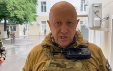 Il capo del gruppo mercenario russo Wagner, Yevgeny Prigozhin in fotogramma di un video trasmesso nel gruppo Telegram WAGNER Z GROUP/Z PMC WAGNER'Z + ATTENZIONE LA FOTO NON PUO' ESSERE PUBBLICATA O RIPRODOTTA SENZA L'AUTORIZZAZIONE DELLA FONTE DI ORIGINE CUI SI RINVIA + NPK