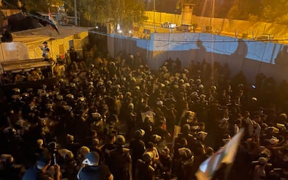 Baghdad, proteste contro rogo Corano: a fuoco ambasciata svedese
