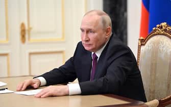 epa10769284 Russian President Vladimir Putin chairs a meeting on economic issues via a video conference in Moscow, Russia, 26 July 2023.  EPA/ALEXANDER KAZAKOV / SPUTNIK / KREMLIN POOL / POOL