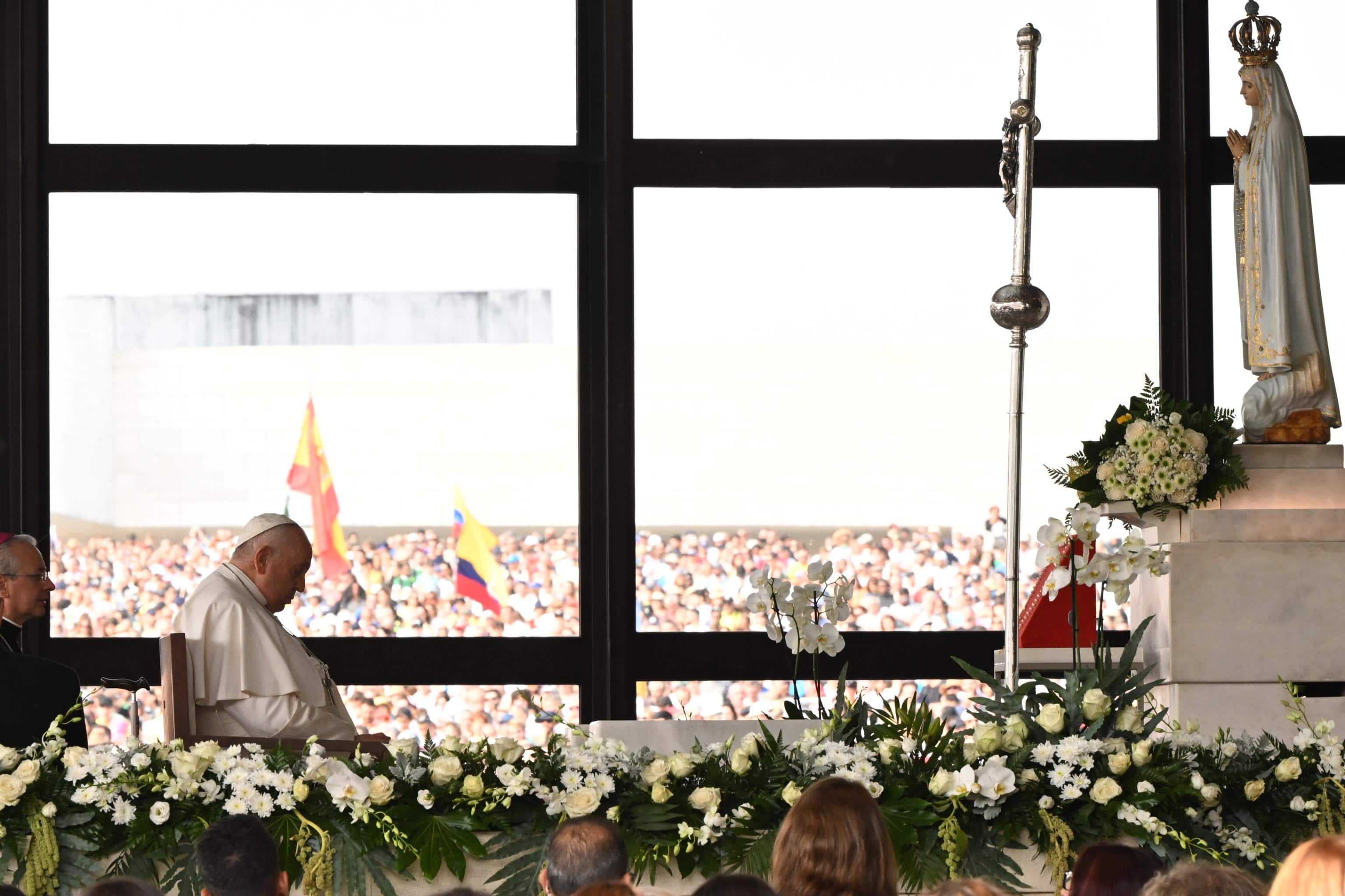 Pope Francis during the recitation of holy rosary with sick young people at the Chapel of Apparitions at the Shrine of Our Lady of Fatima,  Portugal, 5 August 2023. The Holy Father traveled in Portugal for five days apostolic journey on the occasion of the XXXVII World Youth Day.  ANSA/MAURIZIO BRAMBATTI   