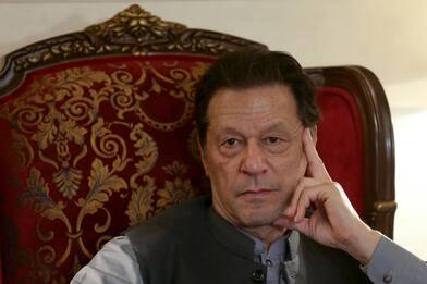 Pakistan, ex premier Imran Khan condannato a 3 anni per corruzione
