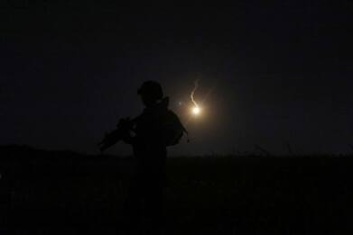 Israele attacca la Siria, raid aereo a Damasco: uccisi 4 soldati