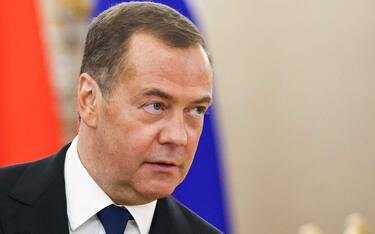 Russia, Medvedev: "Pace a nostre condizioni, schiacceremo nemici"