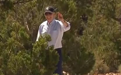 Biden visita Grand Canyon e scherza con i giornalisti: "Non saltate"