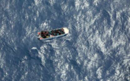 Migranti, ancora sbarchi a Lampedusa: 294 persone nell'hotspot