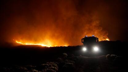 Incendio a Tenerife, 10 città minacciate e 12mila persone evacuate