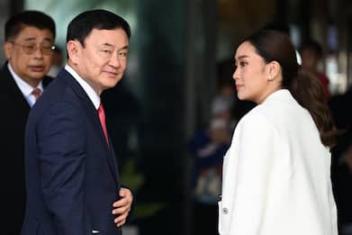 Thailandia, l'ex premier Thaksin Shinawatra condannato a 8 anni