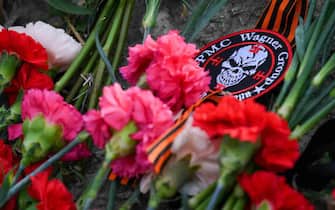 epa10817441 Flowers and a patch with the logo of PMC Wagner laid at an informal memorial next to the former 'PMC Wagner Centre' in St. Petersburg, Russia, 24 August 2023. An investigation was launched into the crash of an aircraft in the Tver region in Russia on 23 August 2023, the Russian Federal Air Transport Agency said in a statement. Among the passengers was Wagner chief Yevgeny Prigozhin, the agency reported.  EPA/ANTON MATROSOV