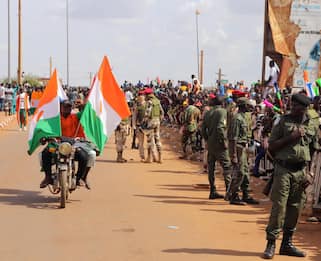 Niger, manifestazioni anti-Francia. Scade ultimatum per ambasciatore