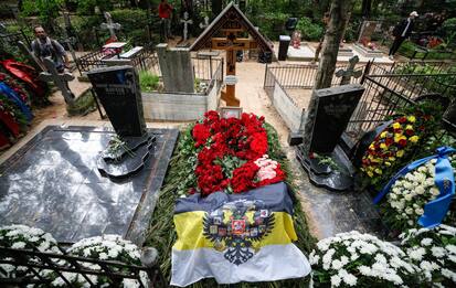 Aperta al pubblico la tomba di Prigozhin al cimitero di S. Pietroburgo