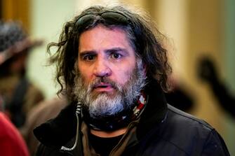 (FILE) USA TRIALS epa10834214 (FILE) - Dominic Pezzola confronts police on a second floor hallway of the US Capitol shortly after using a stolen police riot shield to smash through a Capitol window in Washington, DC, USA, 06 January 2021 (issued 01 September 2023). On 01 September 2023 a DC judge sentenced the self-proclaimed Proud Boy to 10 years in prison for his role in the January 6 attacks on the US Capitol. EPA/JIM LO SCALZO