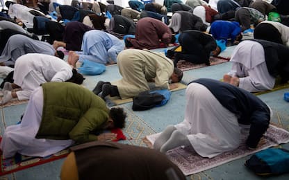 Uk, imam di Birmingham insegna in moschea come lapidare una donna