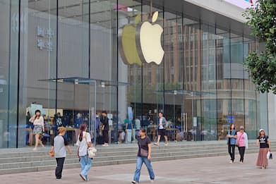 Cina vieta iPhone ai funzionari, Apple perde 200 mld in Borsa