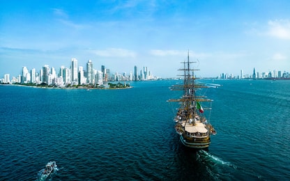 Nave Vespucci approda nel porto caraibico di Cartagena de Indias