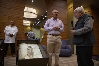 Le foto dei corpi mummificati presentati come "alieni" in Messico