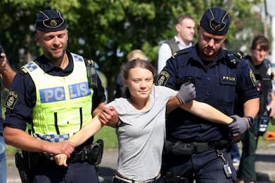 Greta Thunberg a processo in Svezia per "resistenza all'arresto"