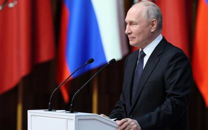 Putin: "Lavoriamo a nuove armi nucleari". Stoltenberg a Kiev. LIVE