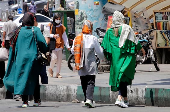 Iran, sanctions tightened for women who do not wear the veil