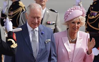 epa10871470 Britain's King Charles III (L) and his wife Queen Camilla (R) arrive at the airport of Orly near Paris, France, 20 September 2023. The visit, initially planned in March and postponed because of unrest in France, will lead the King and Queen to Paris and Bordeaux and includes a state dinner, official appointments with the French president and more informal meetings with French and British citizens.  EPA/Christophe Petit Tesson / POOL
