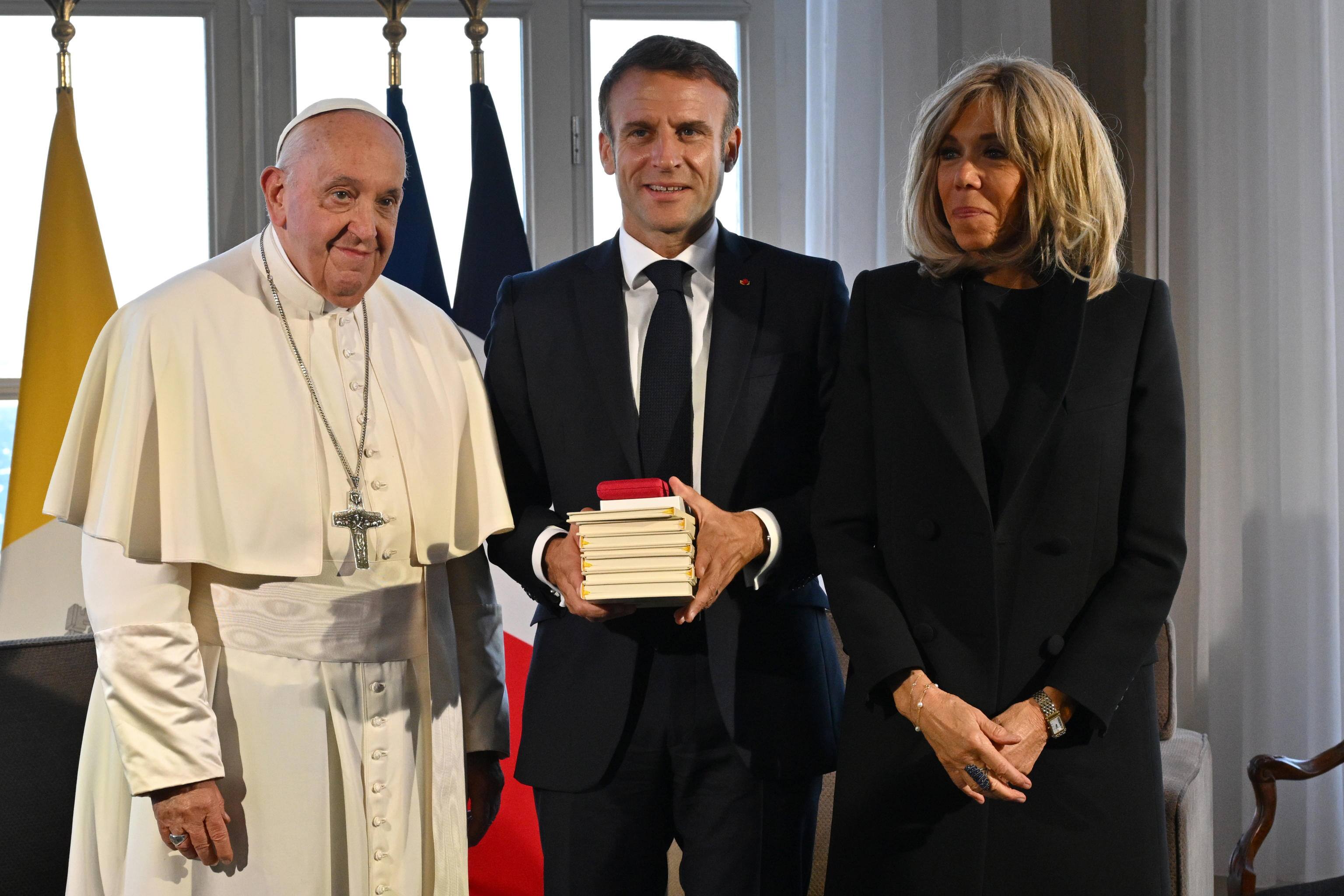 Papa Francesco con Emmanuel Macron
