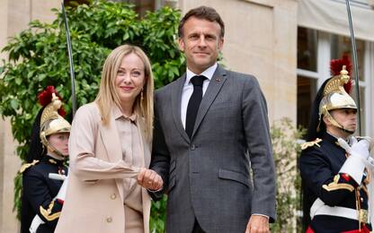 Migranti, Macron: "Non lasciare soli italiani". Meloni soddisfatta