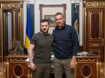 Zelensky: "Sanzioni non bastano". E nomina Shevchenko consigliere