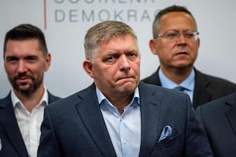 epa10893658 Slovak former Prime Minister and chairman of the Smer-SD party Robert Fico (C) talks to media after Slovakia's parliamentary elections at party's headquarters in Bratislava, Slovakia, 01 October 2023. According to official results, Smer-SD party with leader Robert Fico won the parliamentary elections with almost 23 percent. Progresivne Slovensko party (Progressive Slovakia) ended up behind him, with almost 18 percent.  EPA/MARTIN DIVISEK
