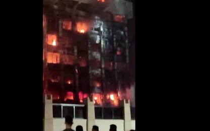 Egitto, incendio in una stazione di polizia a Ismailia: feriti. VIDEO