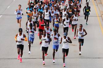 CHICAGO, ILLINOIS - OCTOBER 08: Professional men's and women's runners start the 2023 Chicago Marathon at Grant Park on October 08, 2023 in Chicago, Illinois.  (Photo by Michael Reaves/Getty Images)