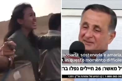 Le lacrime del padre di Noa, la ragazza rapita da Hamas