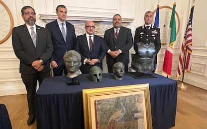 Sangiuliano: "Restituite 19 opere d’arte trafugate illegalmente"