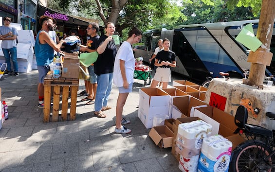 From food to shelter, this is how volunteers help those who have fled Hamas attacks