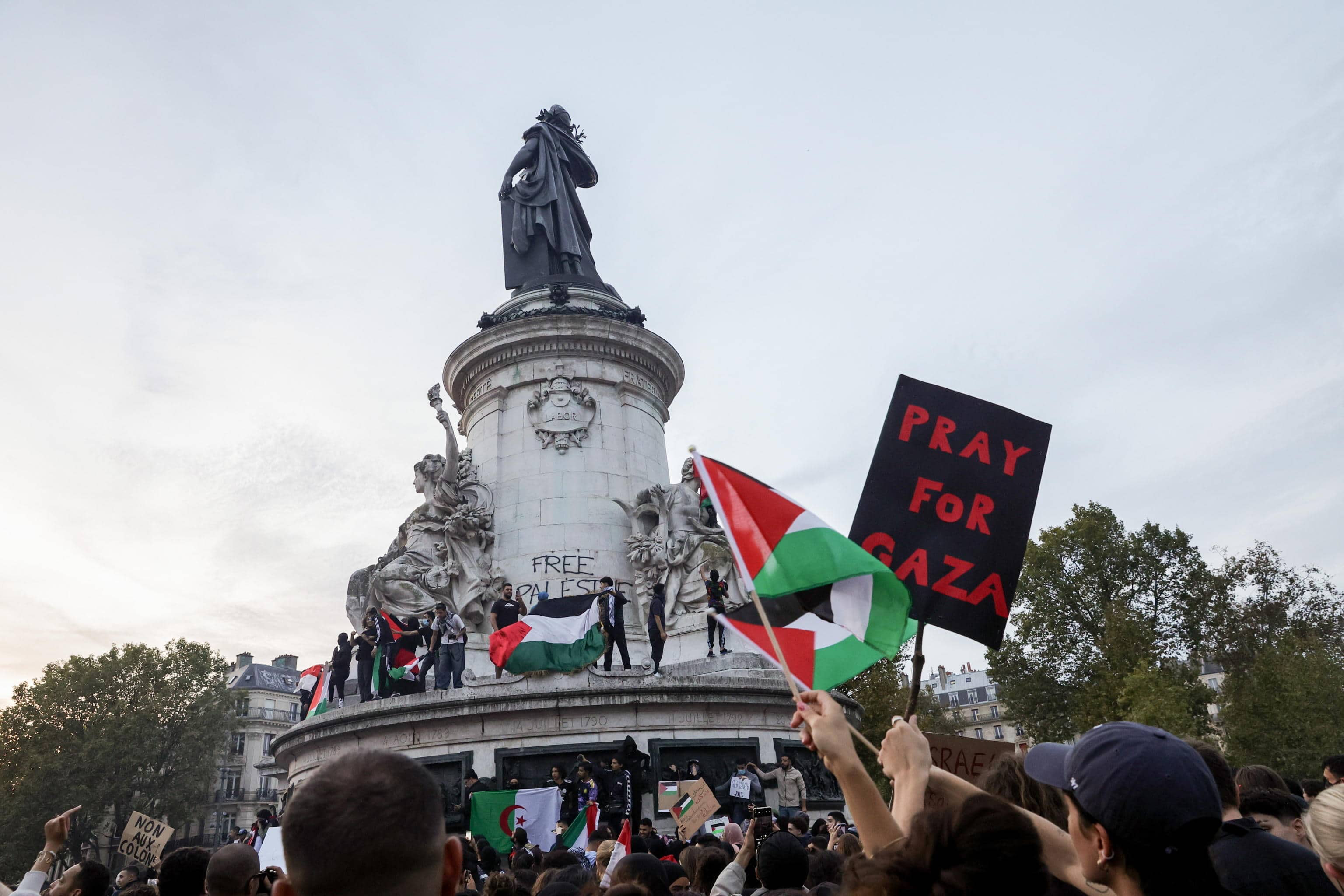 Un momento della manifestazione a Parigi
