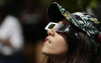epa10919434 An astronomy enthusiast observes the annular solar eclipse, at the Observatory of the Technological University of Panama in the province of Cocle, Panama, 14 October 2023. An annular solar eclipse crossed America from North to South on 14 October.  EPA/Bienvenido Velasco