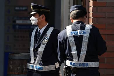 Giappone, uomo armato prende ostaggi in un ufficio postale