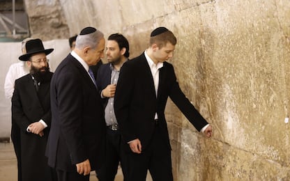 Israele, polemiche su figlio Netanyahu: “A Miami mentre c’è la guerra”
