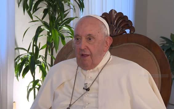 Pope: “How am I?  Still alive”.  On the Middle East: “War is defeated, two states are needed”