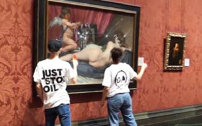 Ecologisti prendono a martellate quadro della National Gallery. VIDEO