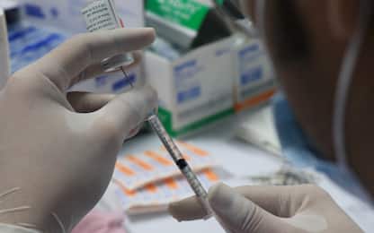 Vaccino Covid Astrazeneca, cause con richiesta risarcimento in UK