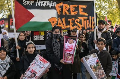 Londra, centinaia migliaia in piazza per manifestazione pro Palestina