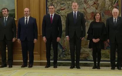 Spagna, premier Sanchez ha giurato davanti al re Filippo VI. VIDEO