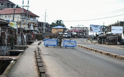 Sierra Leone, tentato golpe a Freetown e coprifuoco nazionale