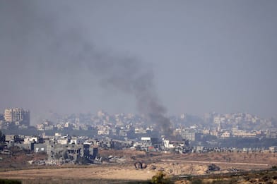 Raid israeliani sulla Striscia, lanci di razzi da Hamas. LIVE